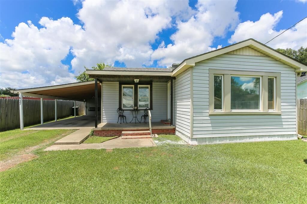 Property Photo: 617 Sycamore Street LA 70601