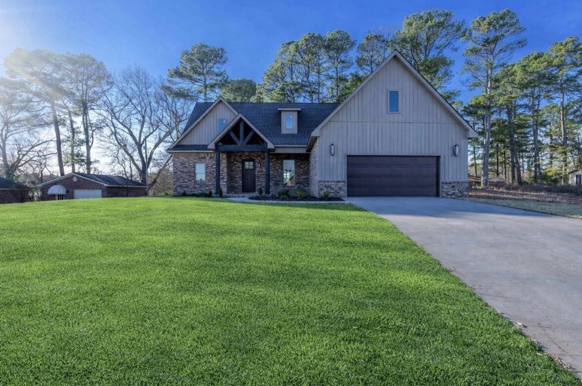Property Photo:  687 Oakview Cir  AL 35645 