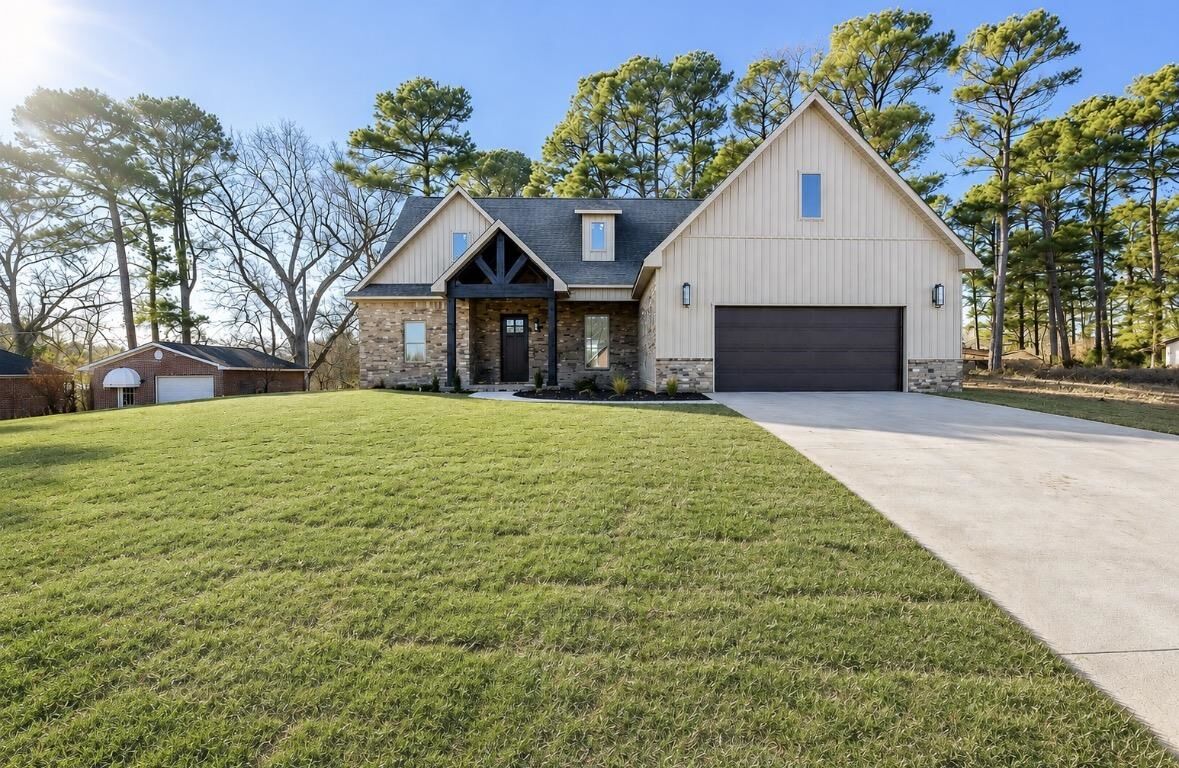 Property Photo:  687 Oakview Cir  AL 35645 