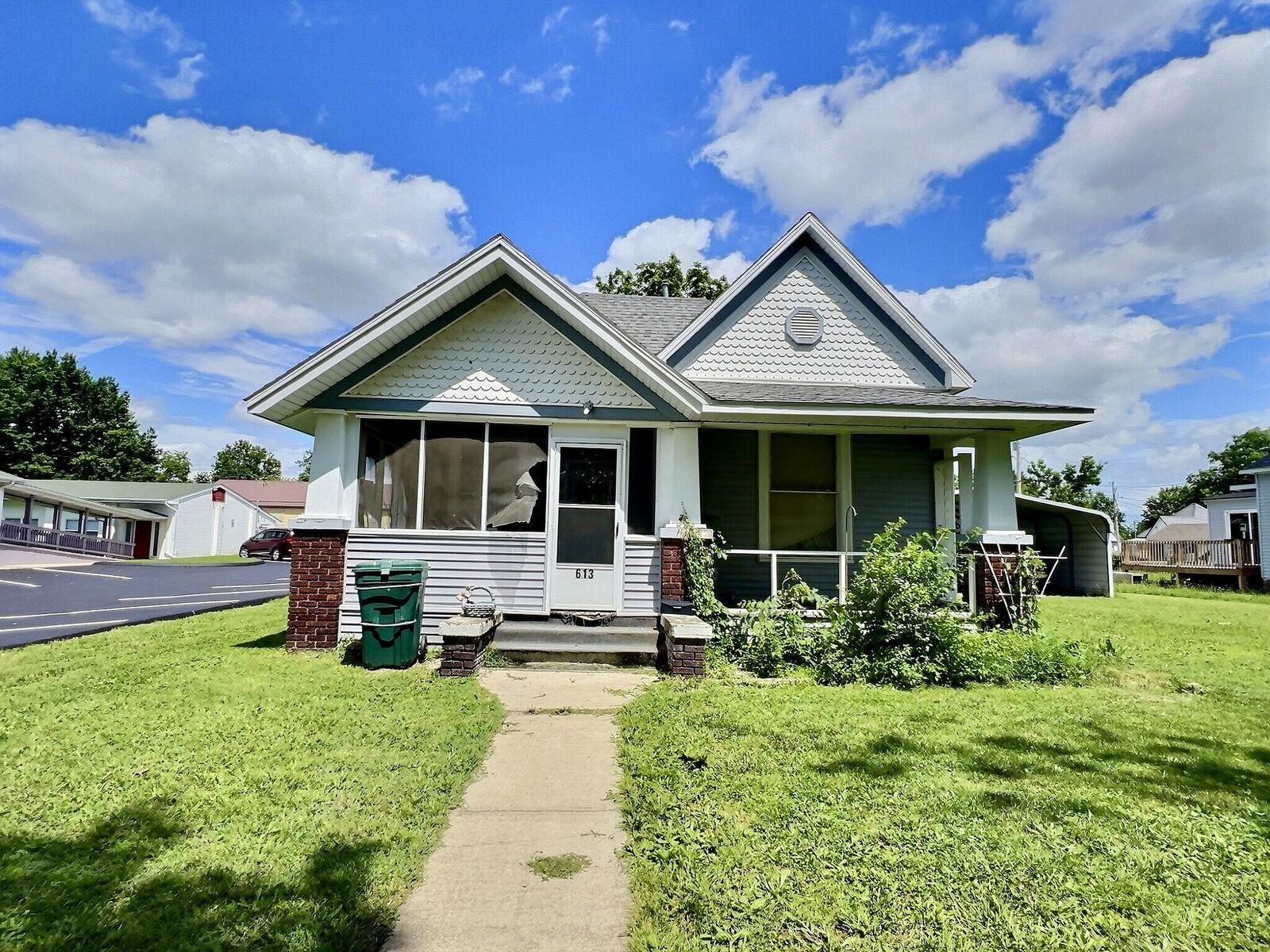 Property Photo: 613 6th Street MO 65708