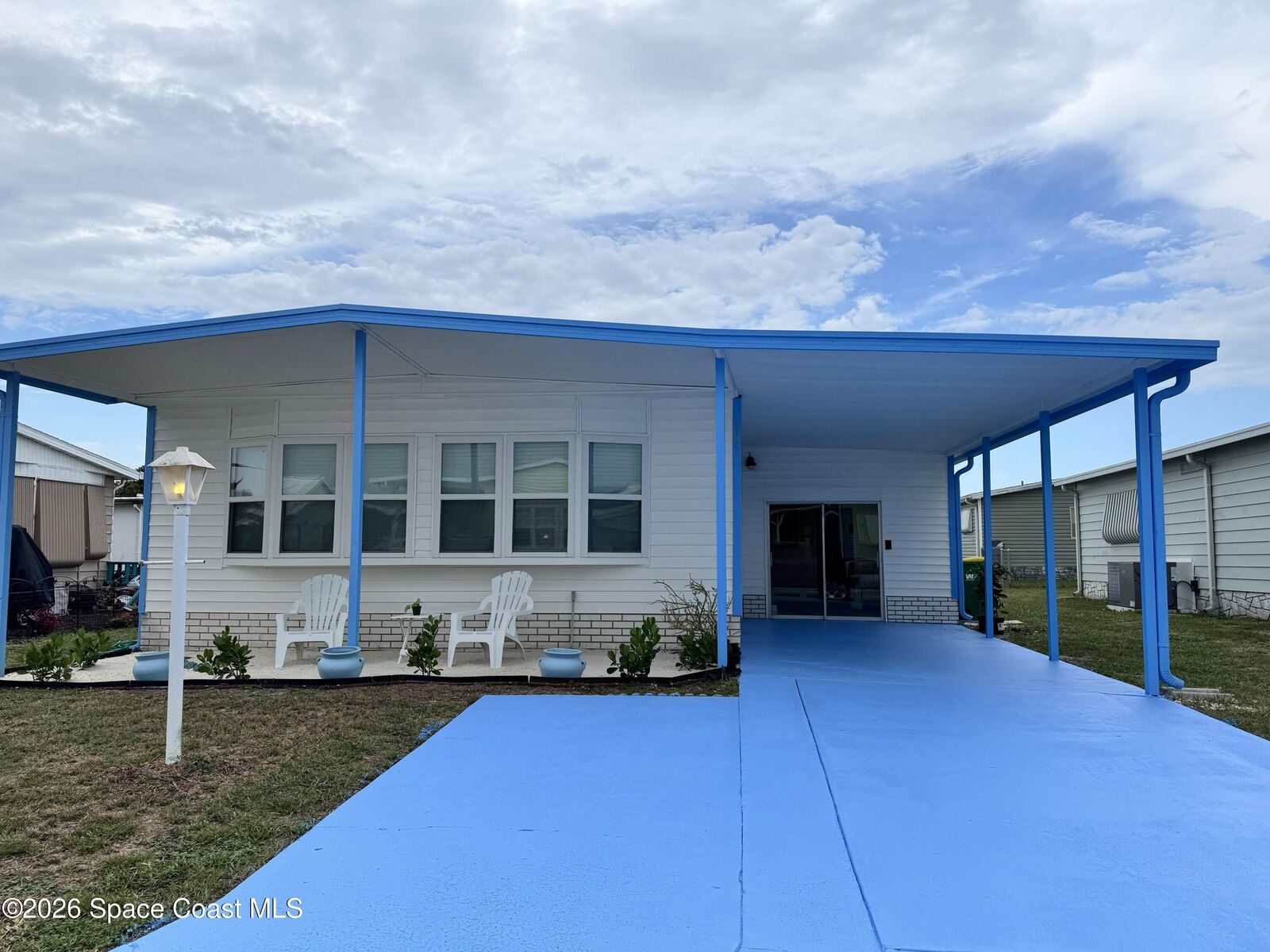 Property Photo: 805 Wren Circle FL 32976