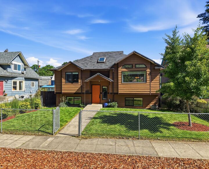 Property Photo: 1208 W Spofford Ave WA 99205