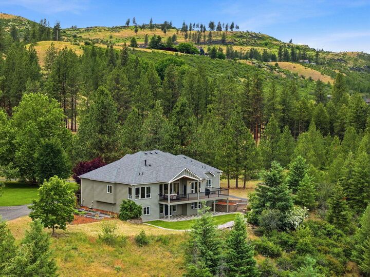 Property Photo:  16919 N South Bank Rd  WA 99026 