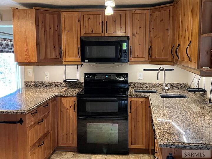 Property Photo: 326 N Ridge Avenue ID 83402