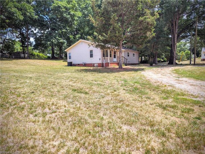 Property Photo: 826 Graylyn Drive NC 27263