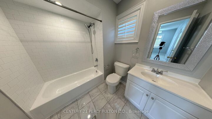 Property Photo:  54 Rolling Acres Drive  ON L1R 2B8 