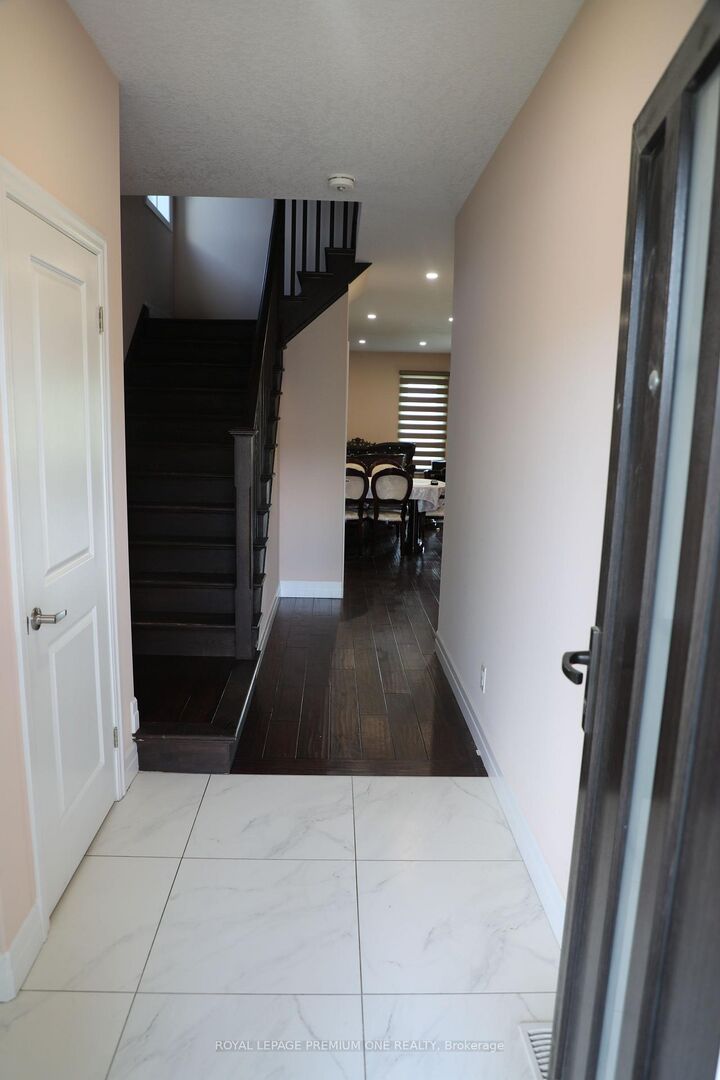 Property Photo: 811 Cedarpark Way ON N5X 0C3