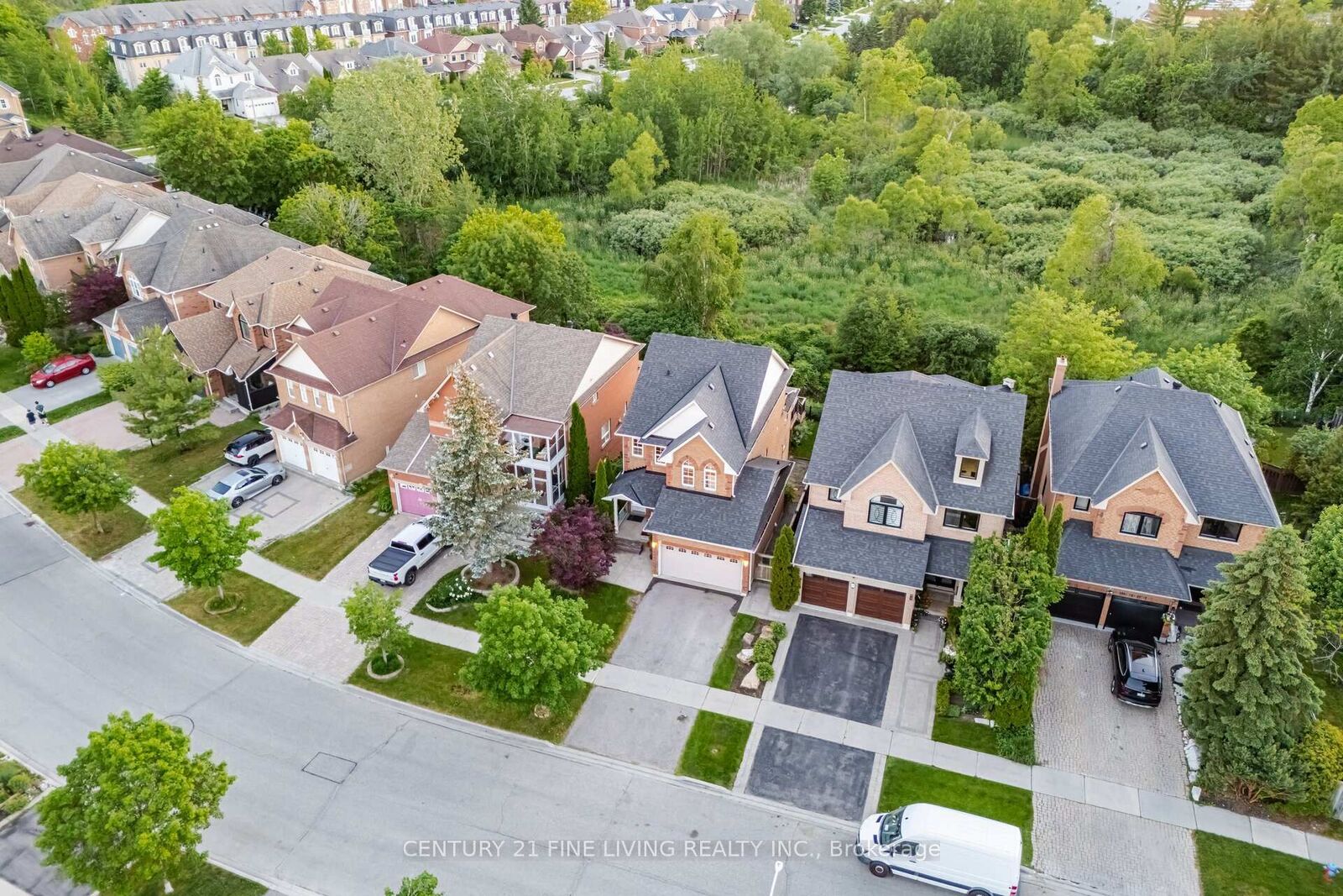 Property Photo:  18 Nantucket Drive  ON L4E 3V1 