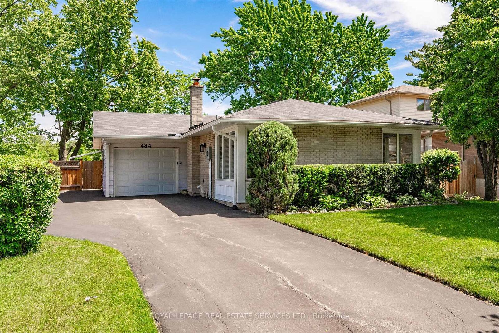 Property Photo: 484 Grand Boulevard ON L6H 1P3