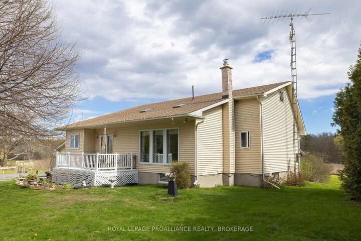 Property Photo: 706 Spithead Road ON K7G 2V6