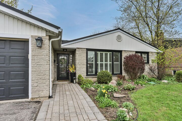 Property Photo:  207 Yeates Avenue  ON L4N 4C5 
