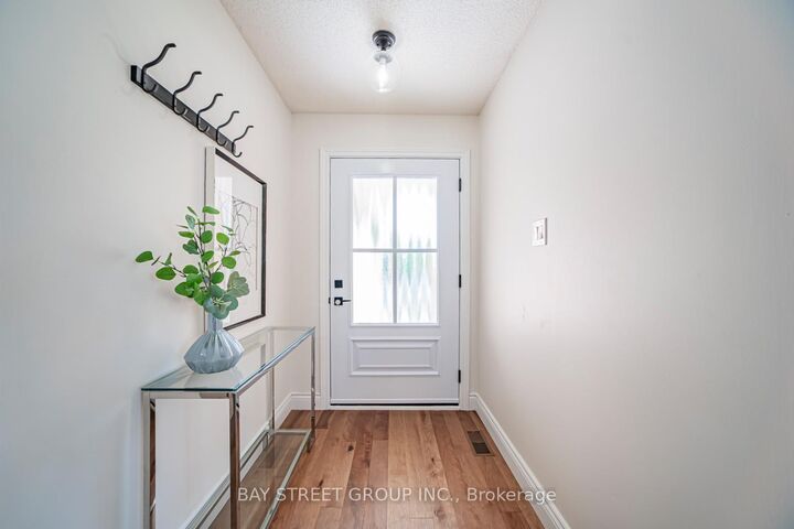 Property Photo: 29 Roslo Court ON L6H 4S1