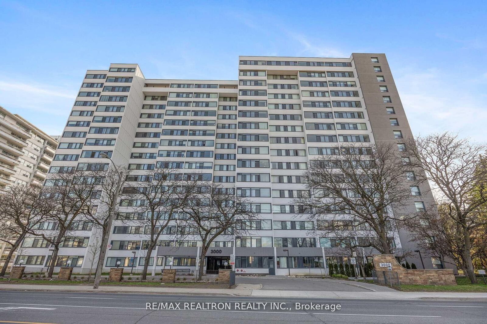Property Photo:  3000 Bathurst Street 601  ON M6B 3B4 