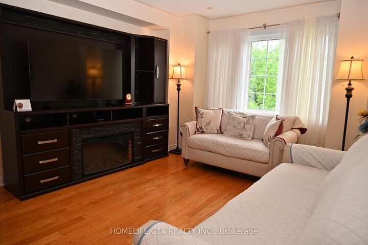 Property Photo:  2532 Bur Oak Avenue  ON L6B 1H2 