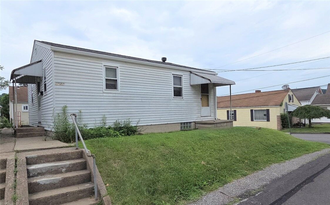 Property Photo: 5927 Roslyn St. PA 15135