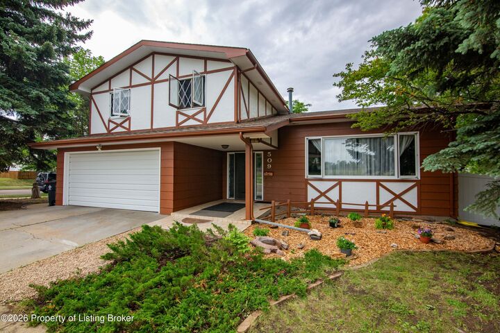 Property Photo: 509 6th Street W ND 58601