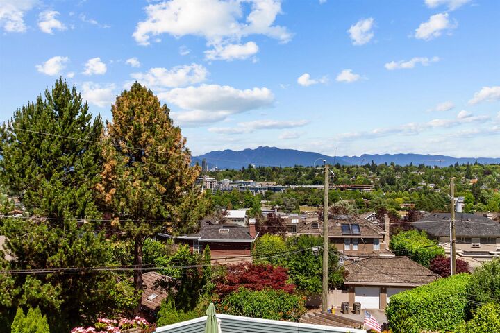 Property Photo: 2495 W 33rd Avenue BC V6M 1C4