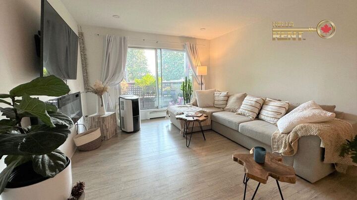 Property Photo: 809 W 16th Street 209 BC V7P 1M6