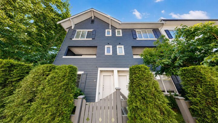 Property Photo: 16357 15 Avenue 8 BC V4A 0C2