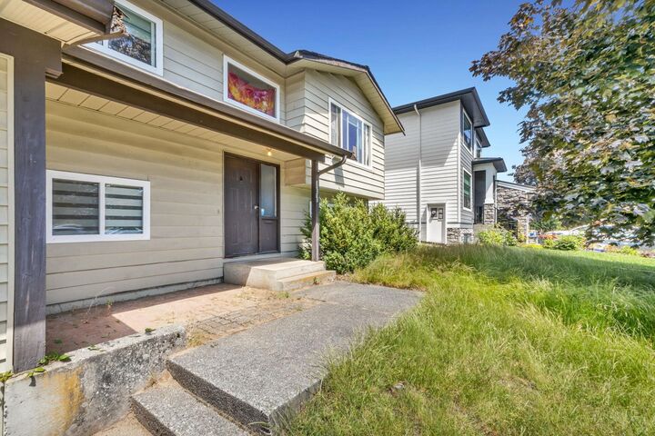 Property Photo: 32317 Adair Avenue BC V2T 4L7