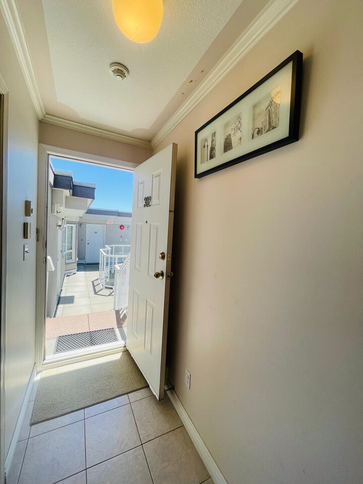 Property Photo: 2288 Newport Avenue 302 BC V5P 2J2