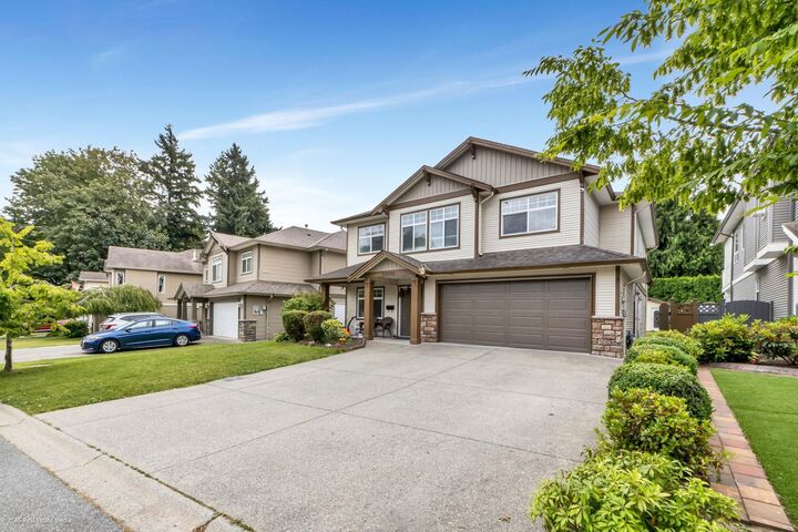 Property Photo: 33370 Kirk Avenue BC V2S 8P8
