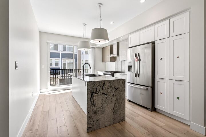 20852 77A Avenue 14 — photo 1
