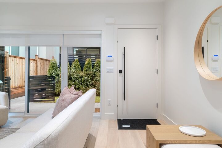 Property Photo: 2539 Grant Street 2 BC V5K 3G6