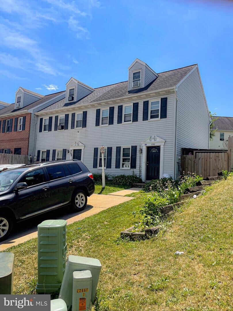 Property Photo: 250 Heatherwood Drive PA 17522