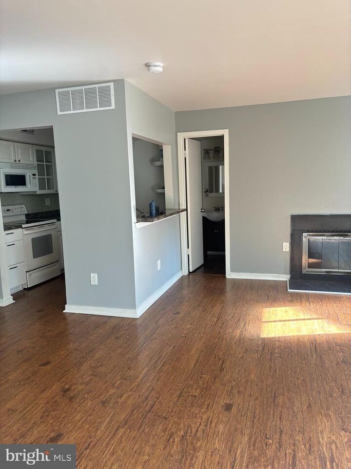 Property Photo: 1303 Roberts Way NJ 08043