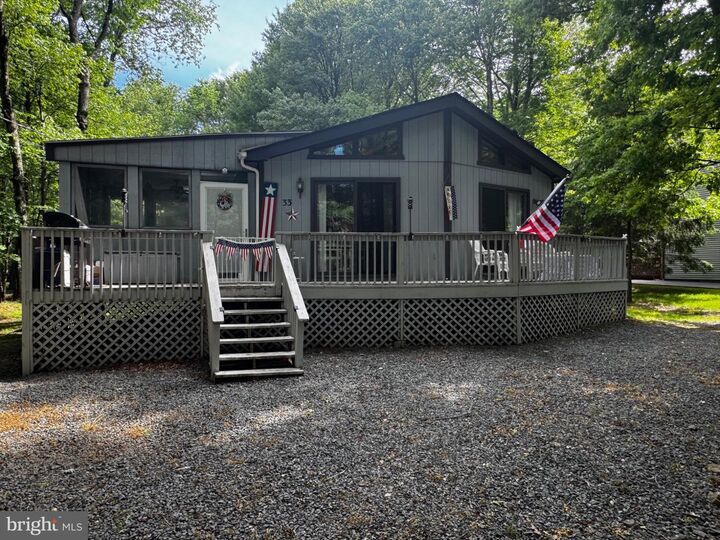 Property Photo: 33 Eliot Lane PA 18210