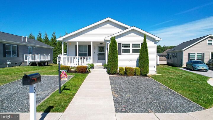 Property Photo:  5 Redwood Court  NJ 08330 