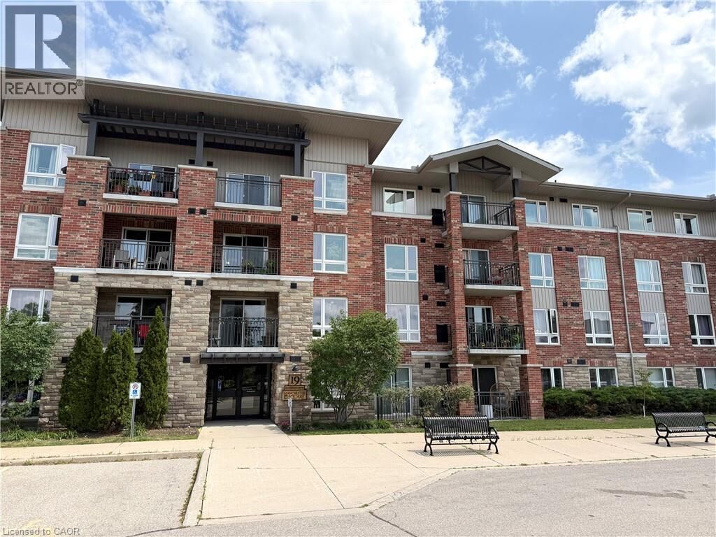 Photo de la propriété: 19 Waterford Drive 401 ON N1L 0G8