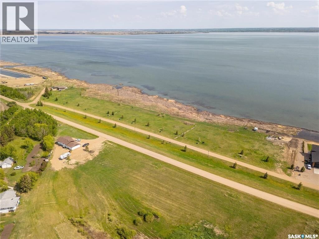 Property Photo:  800 Lakeshore Drive  SK S0M 1X0 