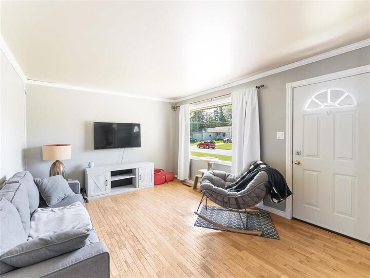 Property Photo:  501 Pine Avenue  MB R0E 0C0 