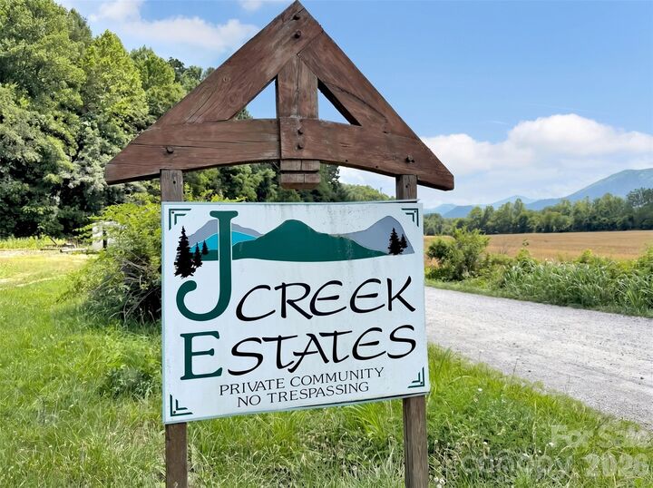 Property Photo:  372 Shady Ridge Road  NC 28785 