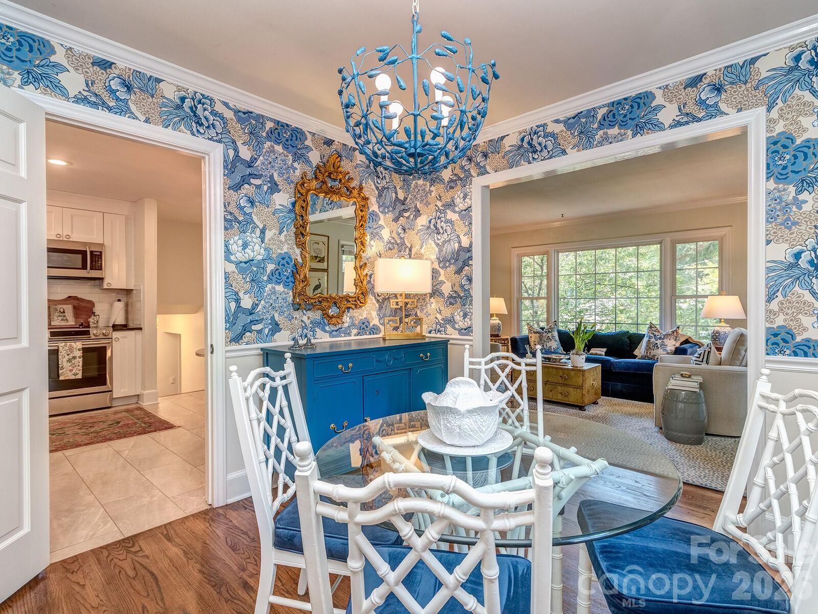 Property Photo:  6817 Ronda Avenue  NC 28211 