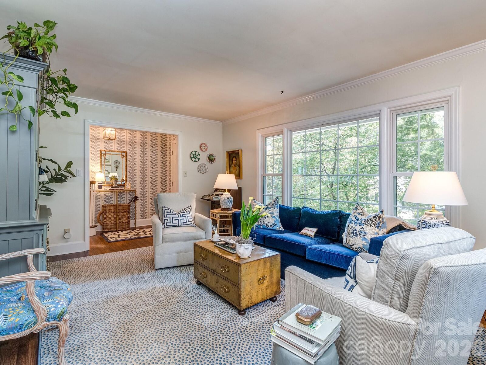 Property Photo: 6817 Ronda Avenue NC 28211