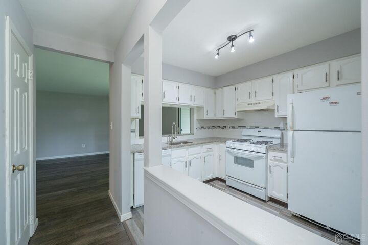 Property Photo: 1612 Woodbridge Commons Way NJ 08830