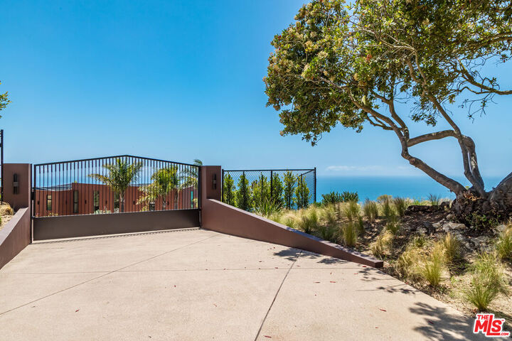 Property Photo:  4346 Avenida De La Encinal  CA 90265 