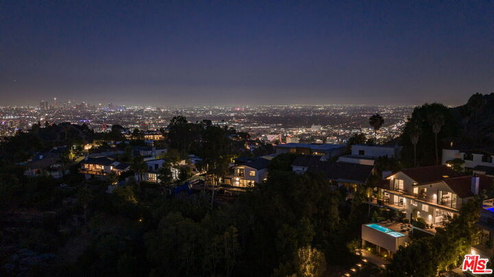 Property Photo:  2528 Carman Crest Dr  CA 90068 