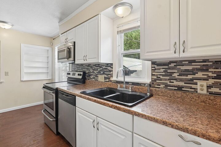 Property Photo: 1010 Rose Place OH 43227