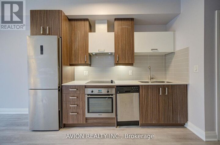 Property Photo: 18 Uptown Drive 301 ON L3R 5M5