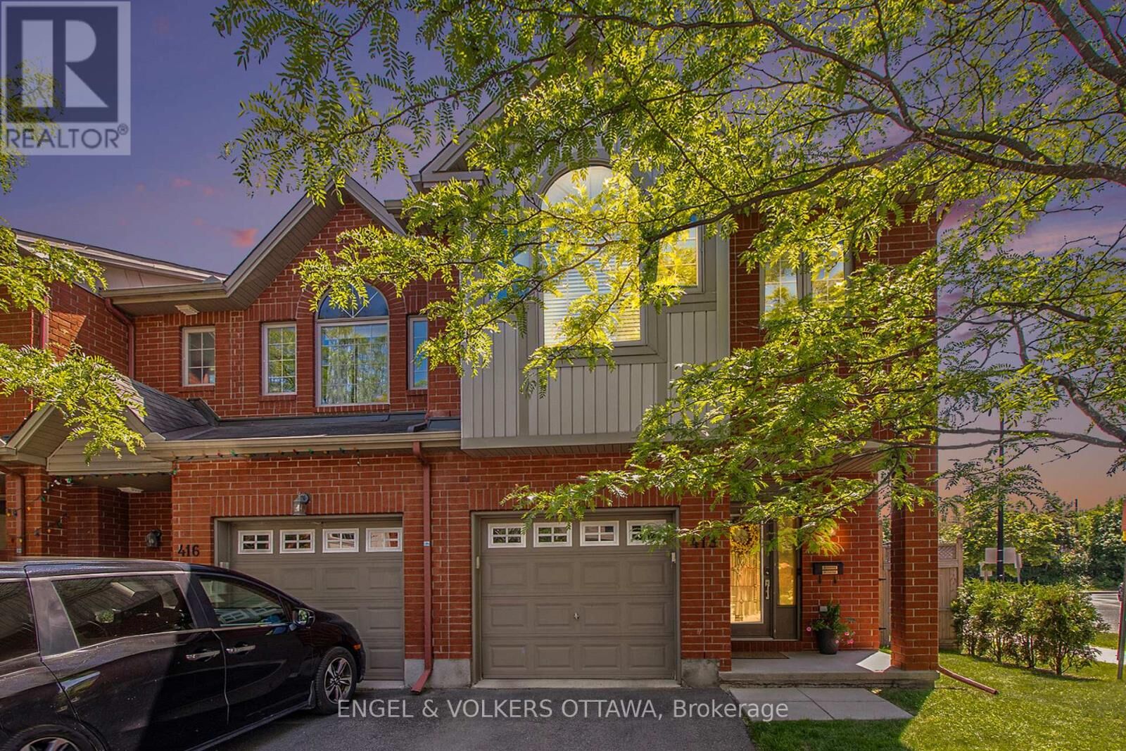 Property Photo:  418 Meilleur Private  ON K1L 0A3 
