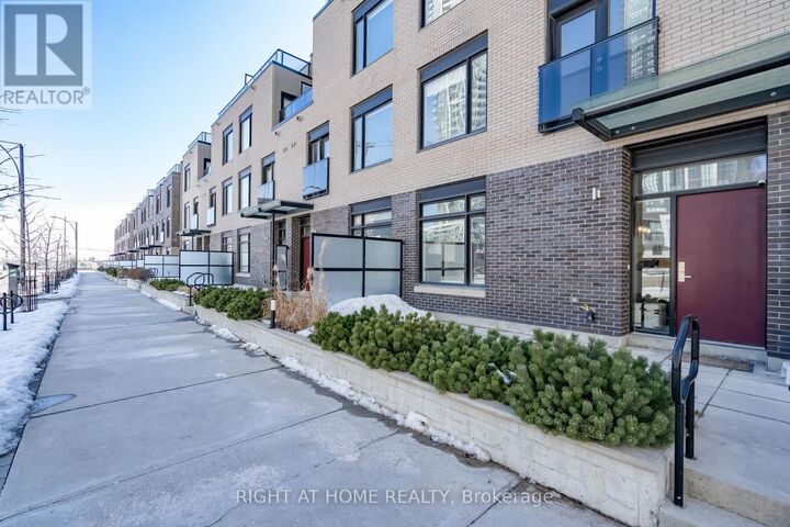 Property Photo:  4030 Parkside Village Drive 5  ON L5B 0K2 