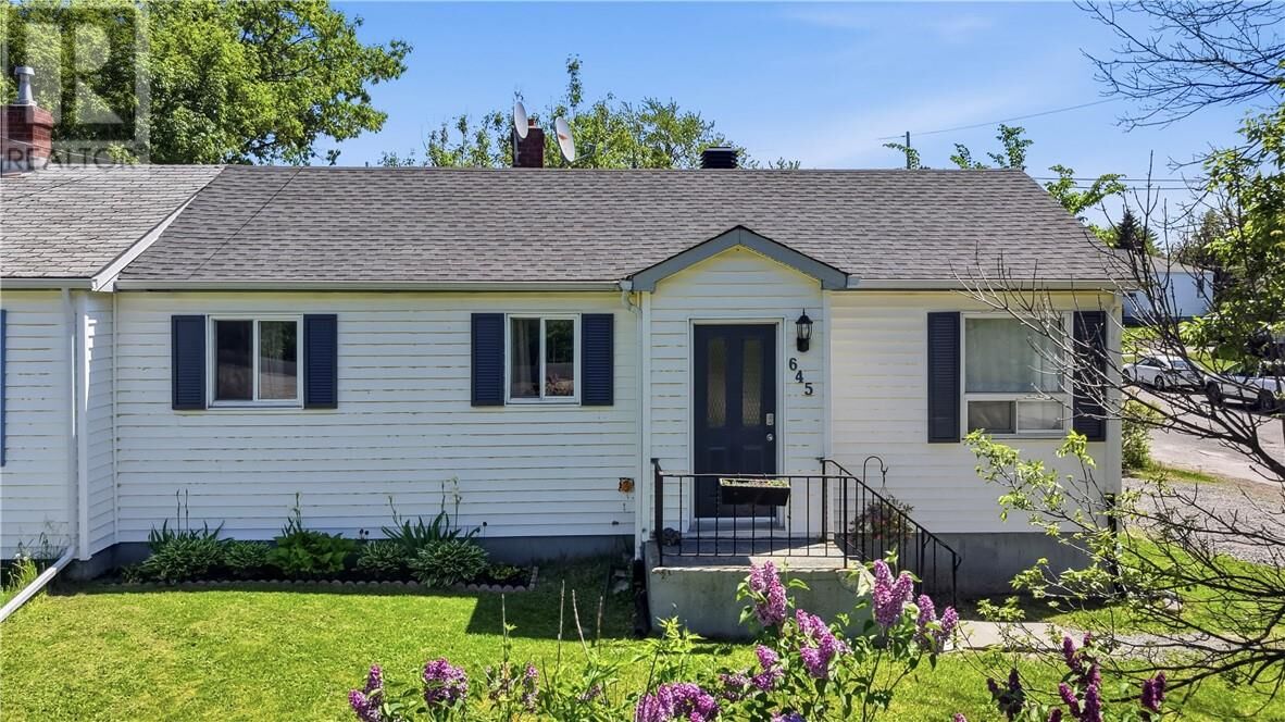 Property Photo:  645 Main Street  ON P3Y 1M6 