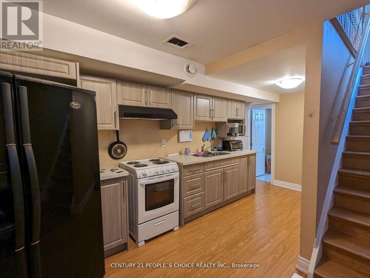 Property Photo:  485 Greenpark Crescent Bsmt  ON L5B 3P4 