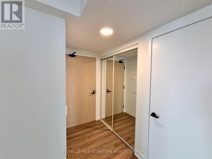 Property Photo:  195 Commerce Street  ON L4K 0P9 