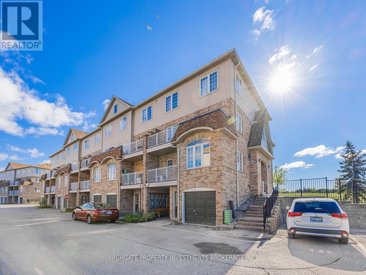 Property Photo:  200 McLevin Avenue 3  ON M1B 6C6 