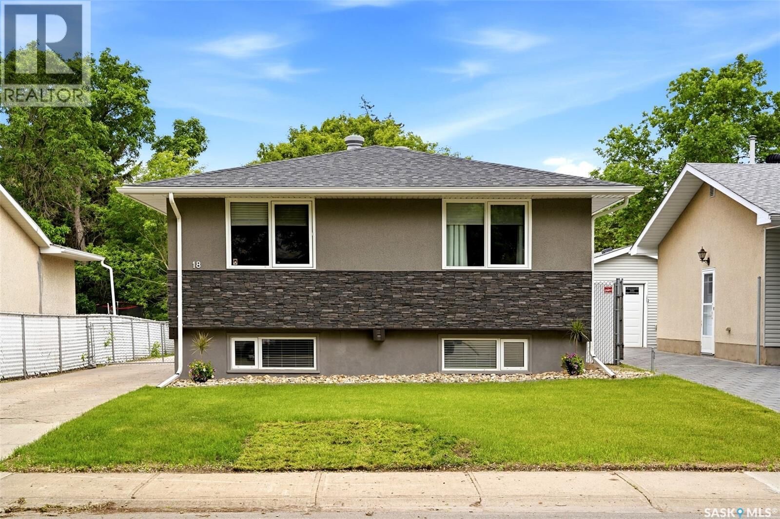 Property Photo:  18 Fisher Street  SK S4N 1N6 